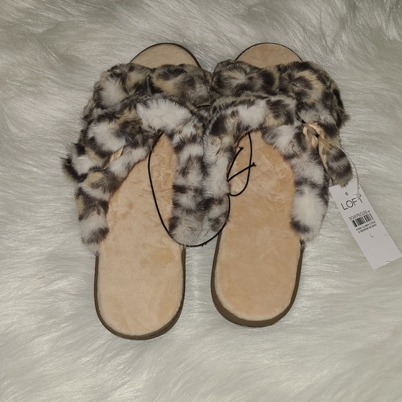 LOFT Faux Fur Buckle Slippers | Large - Picture 4 of 7